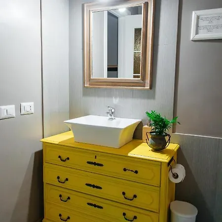 Apartment Chiaia Naples