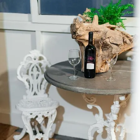 Chiaia Apartment Naples